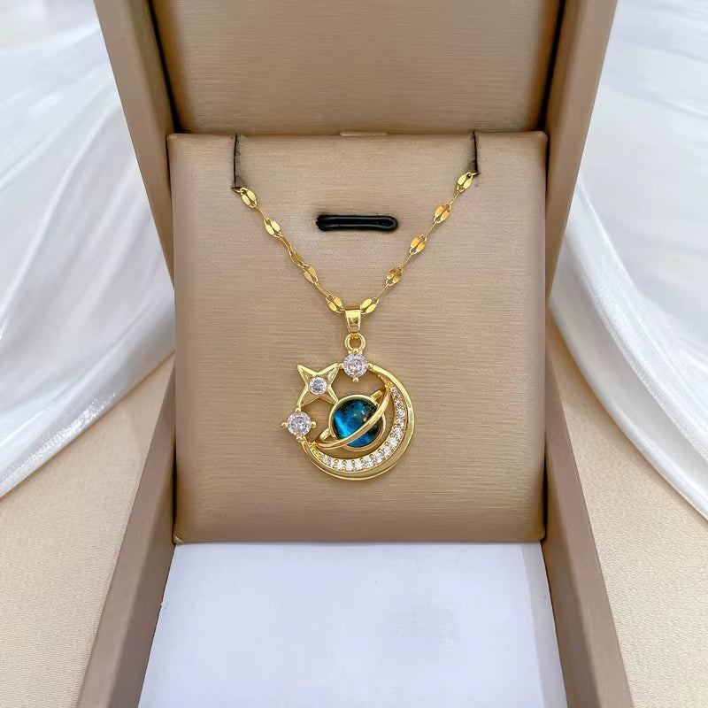 Manon Pendant & Chain