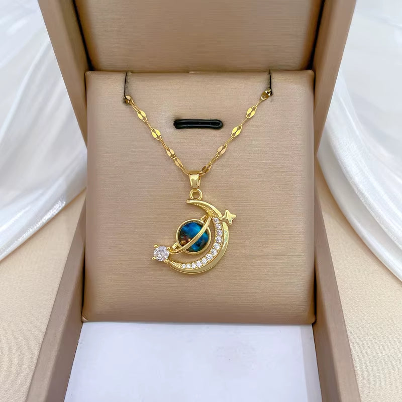 Manon Pendant & Chain