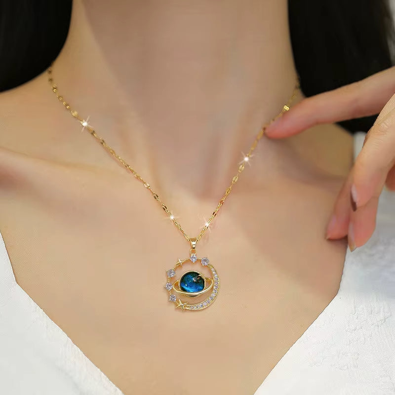 Manon Pendant & Chain